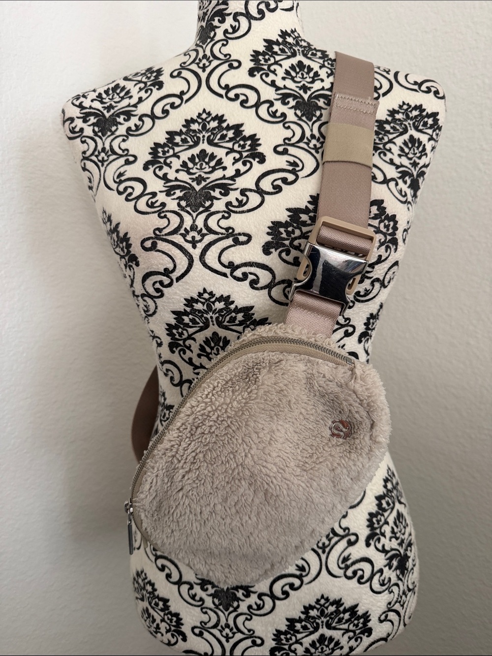 Lululemon Everywhere Belt Bag in Beige Sherpa Crossbody Bag with Wide Strap